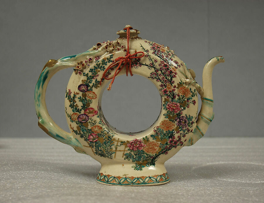 Wine Pot, Clay covered with a finely crackled, transparent glaze; decorated in colored enamels and gold (Satsuma ware), Japan 