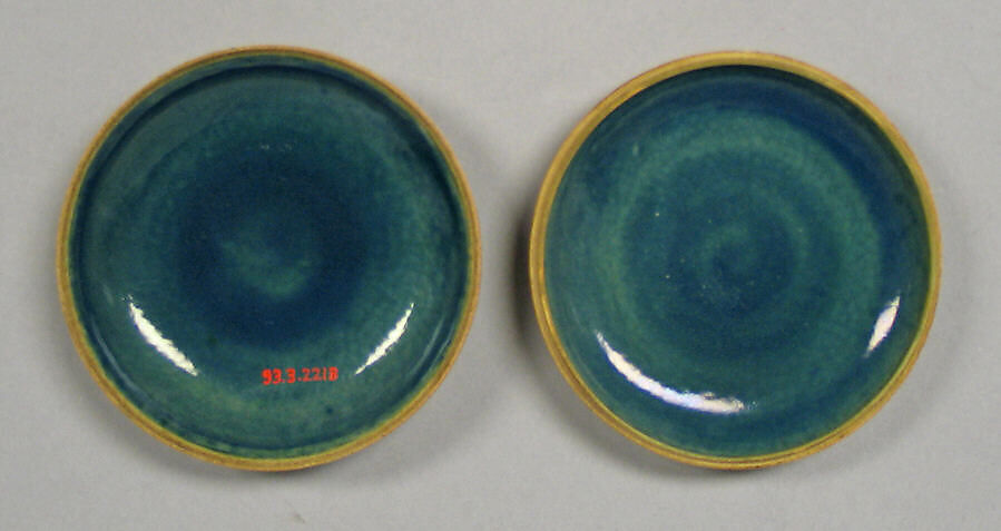 Covered Incense Box, Nonomura Ninsei (Japanese, active ca. 1646–94), Paste covered with a transparent crackled glaze and decorated with colored enamels and gold (Kyoto ware, Satsuma type), Japan