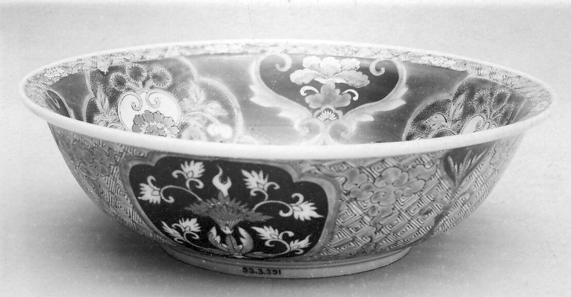 Bowl, White porcelain decorated with blue under the glaze, polychrome enamels (Arita ware), Japan 