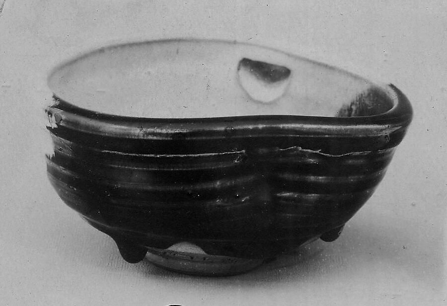 Bowl, Clay, covered half with a white, half with a brown glaze (Akashi ware), Japan 