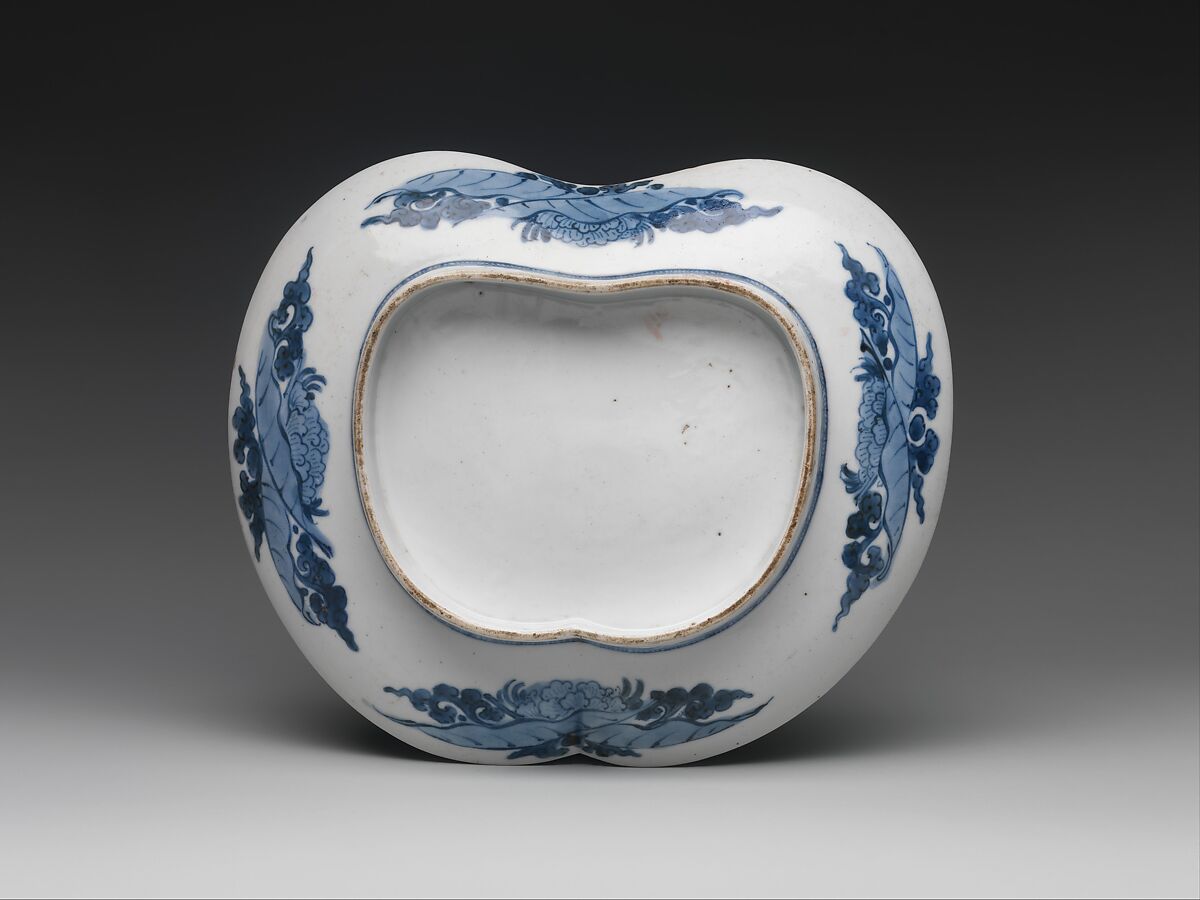 Dish with Design of Court Lady by the Gate of a Shinto Shrine, Porcelain with underglaze blue, overglaze enamels, and gold (Hizen ware, Arita type), Japan