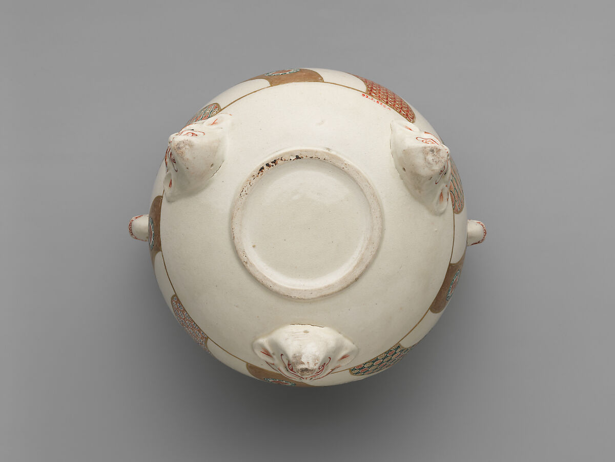 Clove Boiler, Stoneware with polychrome enamels and gold over finely crackled glaze (Satsuma ware), Japan