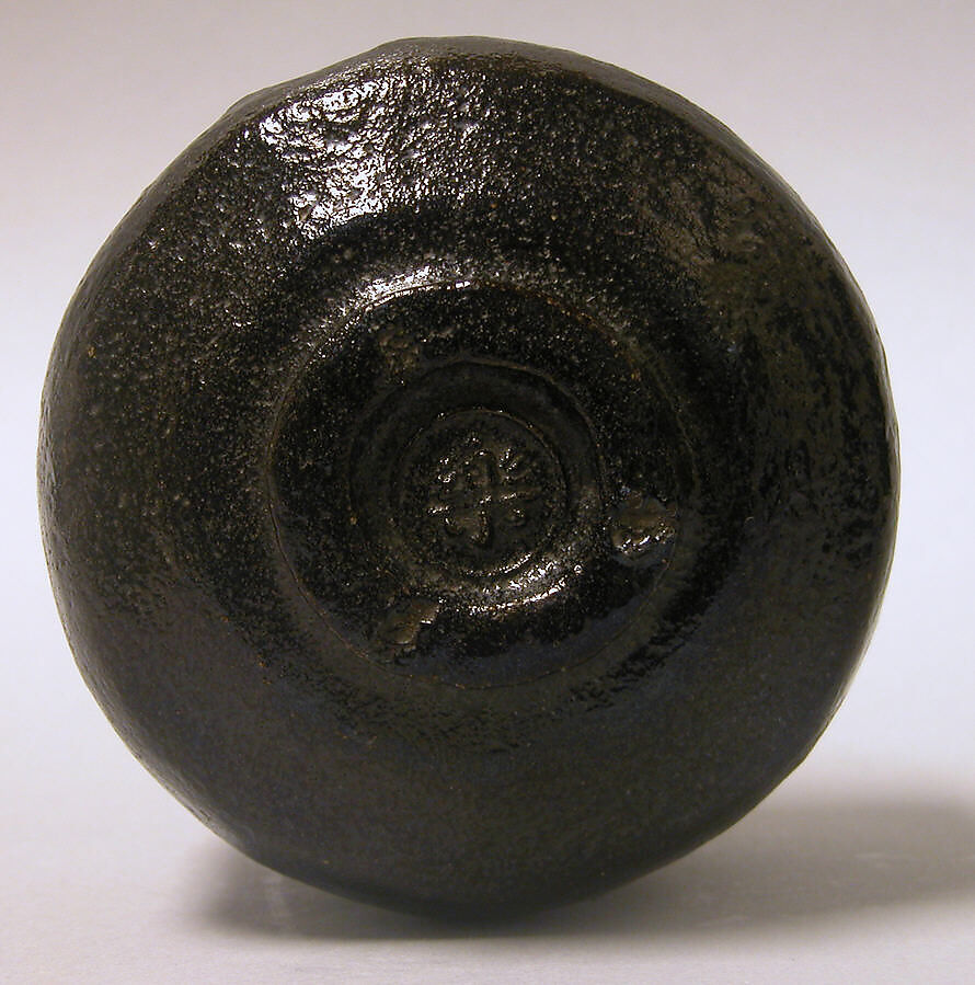 Teabowl, Raku Ryōnyū (Japanese, 1756–1834), Clay covered with a black glaze (Raku ware), Japan