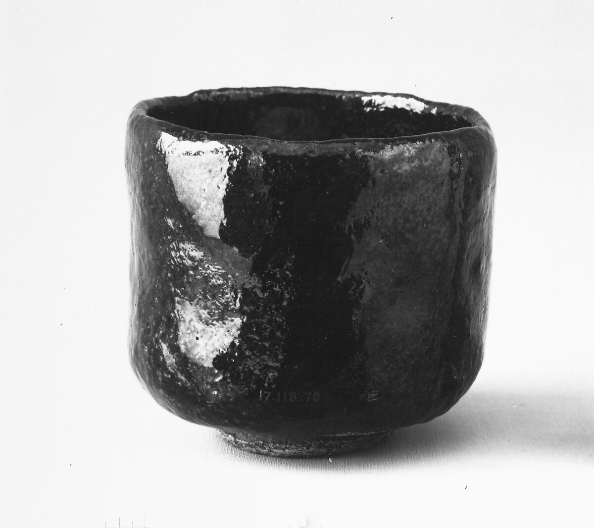 Teabowl, Ryōnyu (died 1835), Clay covered with a shiny black glaze (Raku ware), Japan 