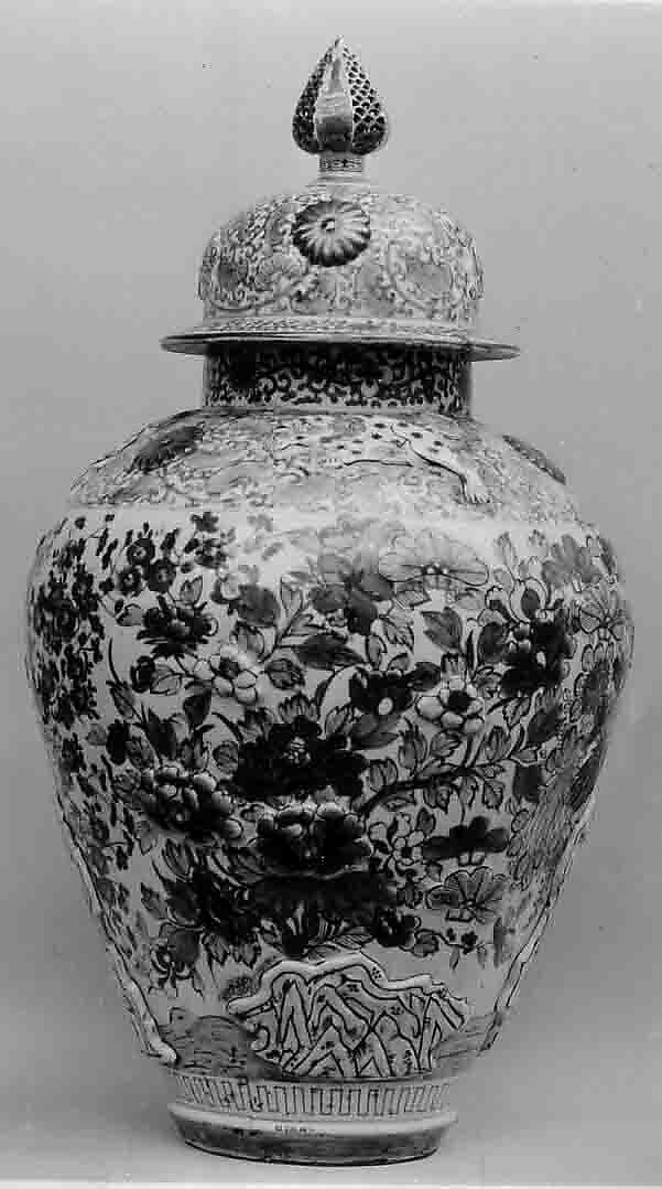 Vase with lid, Porcelain decorated with enamels (Arita ware, Imari type), Japan 