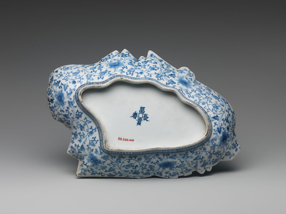 Dish in the Shape of a Princess, Porcelain with underglaze blue and overglaze enamels (Arita ware, Ko Imari type), Japan