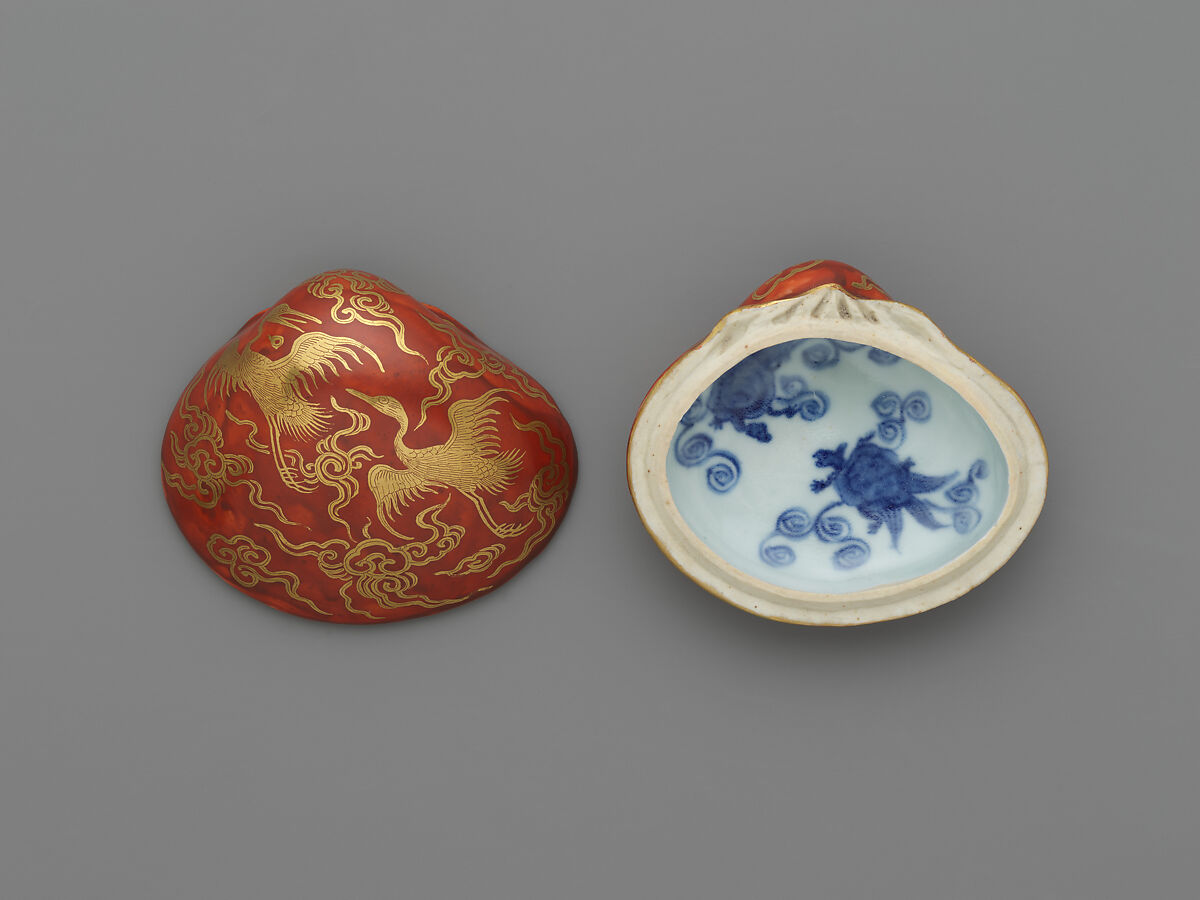 Incense Container (Kōgō) in the Shape of a Clamshell, with Cranes and Tortoise Motifs, Eiraku Hozen (Japanese, 1795–1854), Porcelain painted with cobalt blue under (interior) and red and gold over (exterior) a transparent glaze (Kyoto ware, Eiraku type), Japan 