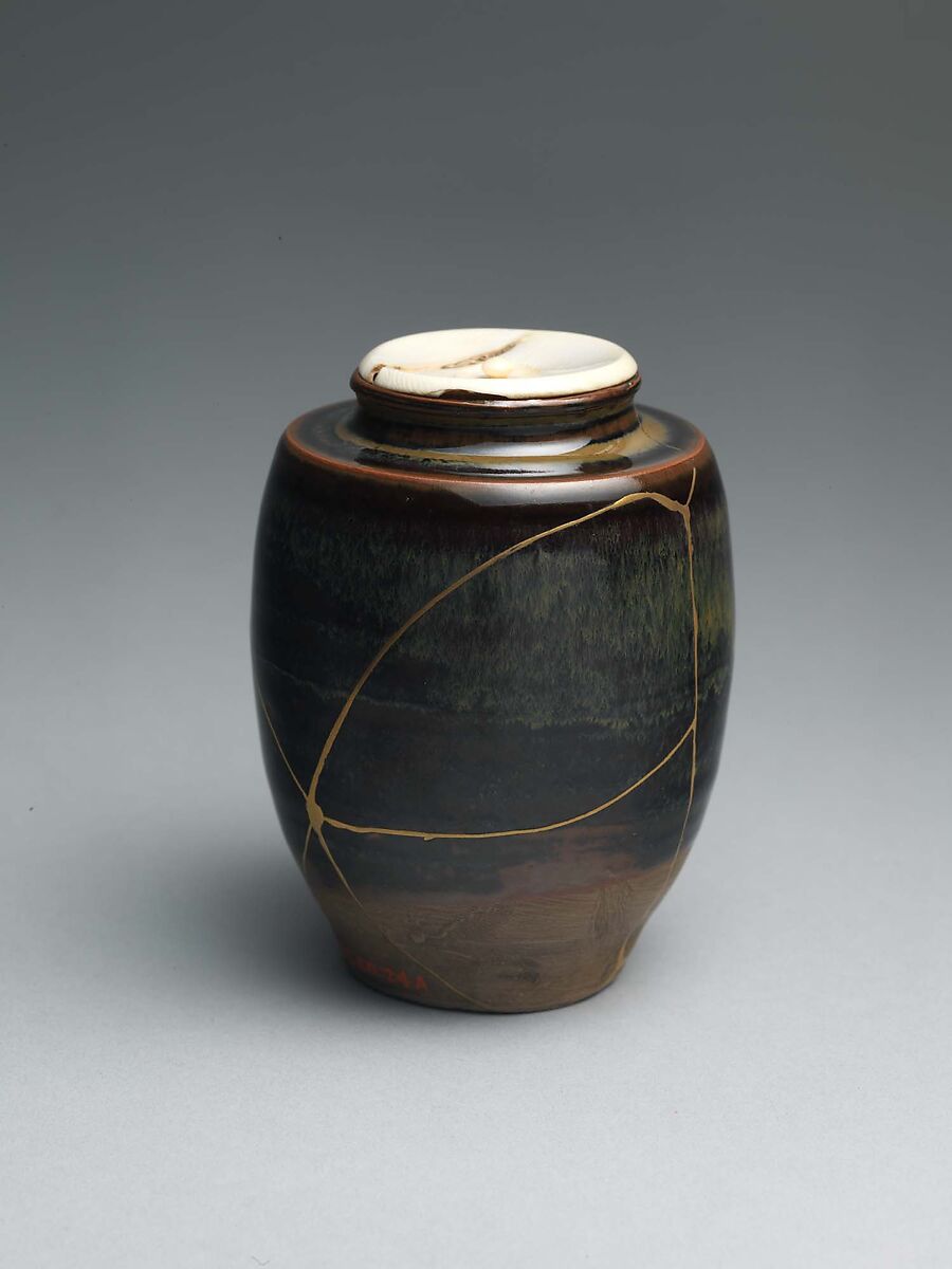 Tea jar, Clay covered with a beautiful glaze; ivory cover (Takatori ware), Japan