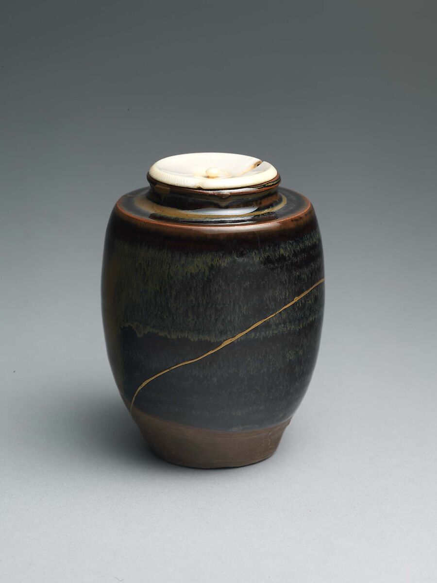 Tea jar, Clay covered with a beautiful glaze; ivory cover (Takatori ware), Japan