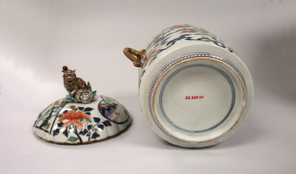 Covered pot, Decoration of blue under the glaze and colored enamels (Arita ware, Imari type), Japan