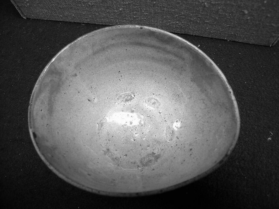 Bowl, Clay, light brown crackled and pitted glaze (Hagi ware), Japan