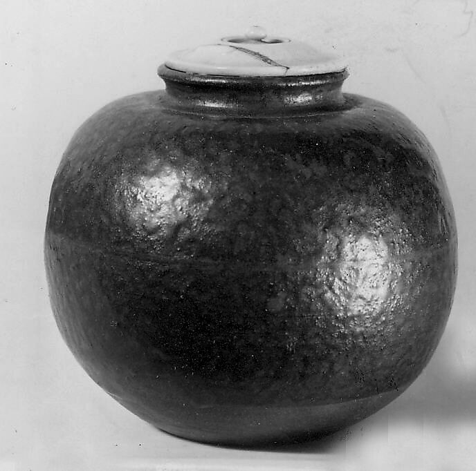Tea jar, Clay, almost black glaze with brown overglaze (Takatori ware), Japan 