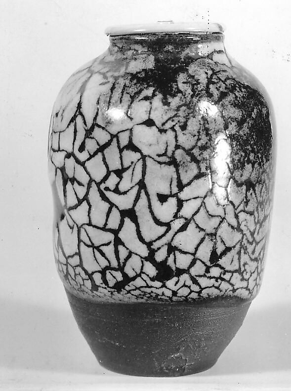 Tea jar, Clay, thick black and white glaze (Seto ware), Japan 