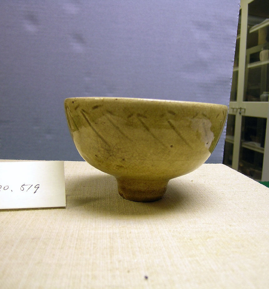 Teabowl, Clay; thin, light  glaze with fine crackle; incised lines on outside under glaze (Ki Seto ware), Japan 