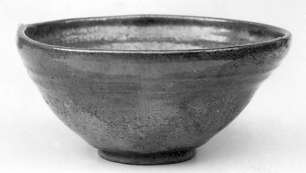 Teabowl, Covered with gray glaze under a light red glaze; inside iridescent (Raku ware), Japan 