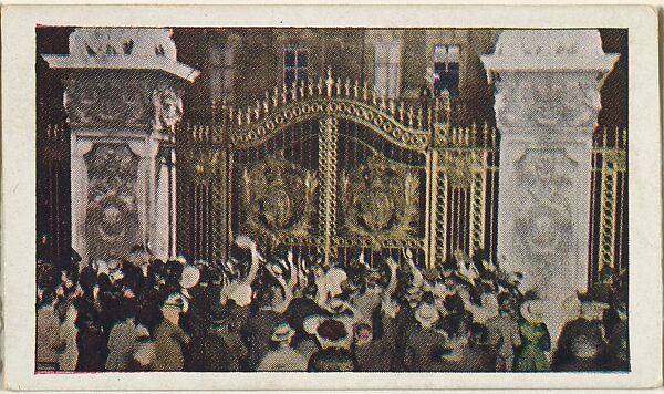 Card No. 31, Wonderful Night Scene Outside Buckingham Palace When War Was Declared, from the World War I Scenes series (T121) issued by Sweet Caporal Cigarettes, Issued by American Tobacco Company, Photolithograph 