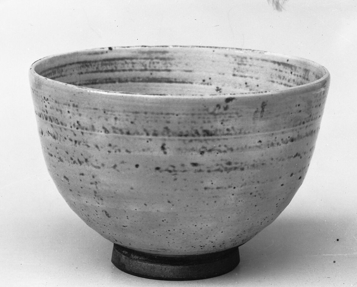 Teabowl, Nin&#39;ami Dōhachi (Takahashi Dōhachi II) (Japanese, 1783–1855), Distinct wheelmarks; unglazed foot; fawn-colored clay, very thin; pinkish glaze (Kiyomizu ware), Japan 