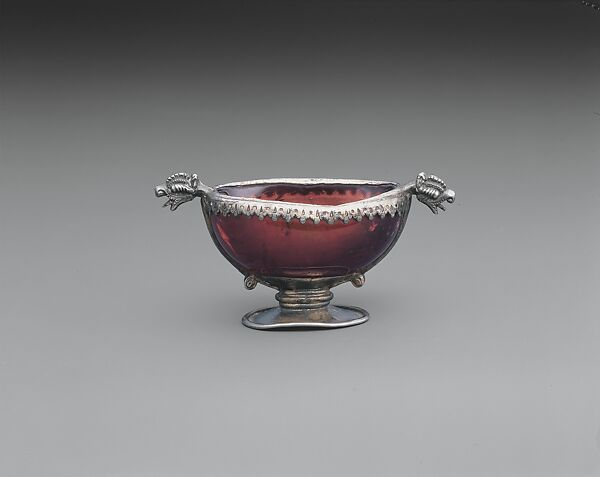 Miniature Garnet Cup with Dragon-Head Handles, Carved from star garnet (deep reddish purple with brownish undertones, displaying asterism); with gilded silver mounts 