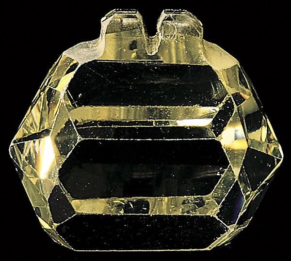 Diamond Pendant of Amulet Case (Ta'widh) Form, Facet-cut diamond (material of yellowish tint), drilled