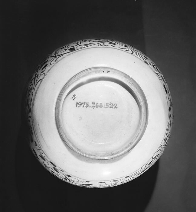 Bowl, Porcelain decorated with red overglaze enamel (Arita ware, Kakiemon type), Japan