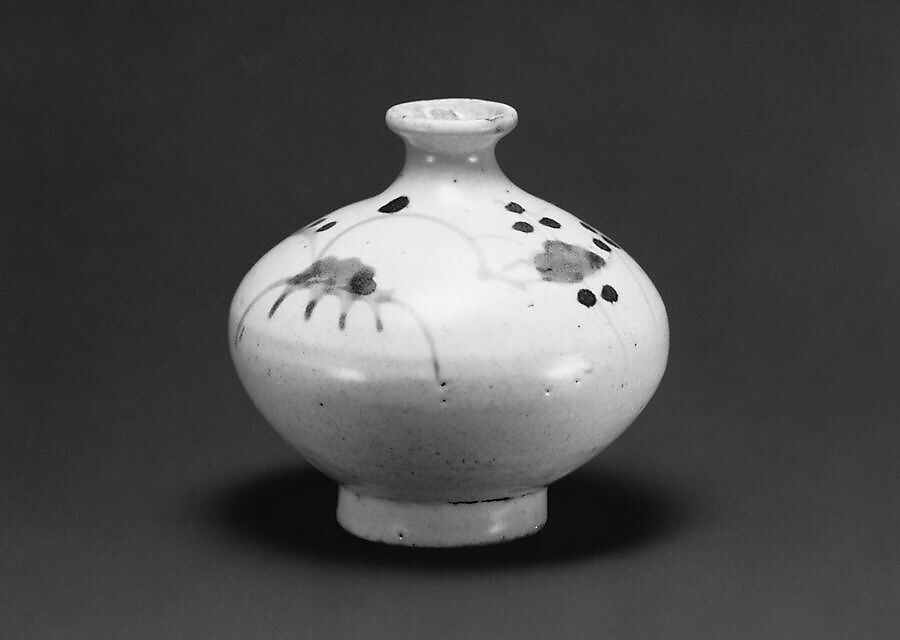 Bottle, Porcelain with underglaze blue (Hizen ware), Japan 