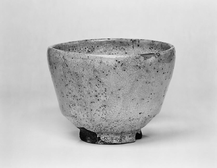 Teabowl, Glazed ceramic with notched foot (Hagi ware), Japan 