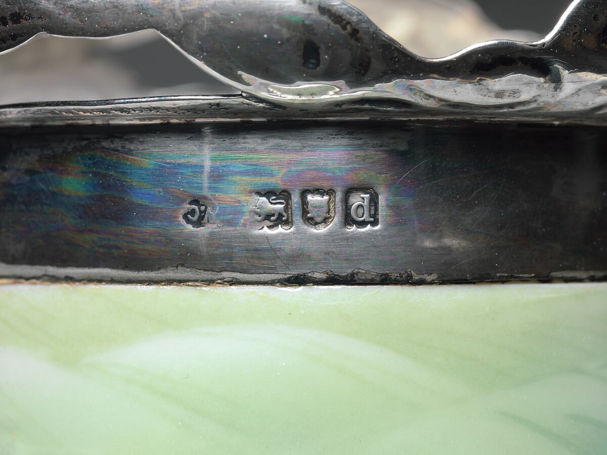 Vase with Carps in Waves, Makuzu Kōzan I (Miyagawa Toranosuke) (Japanese, 1842–1916), Porcelain with metal fittings, Japan