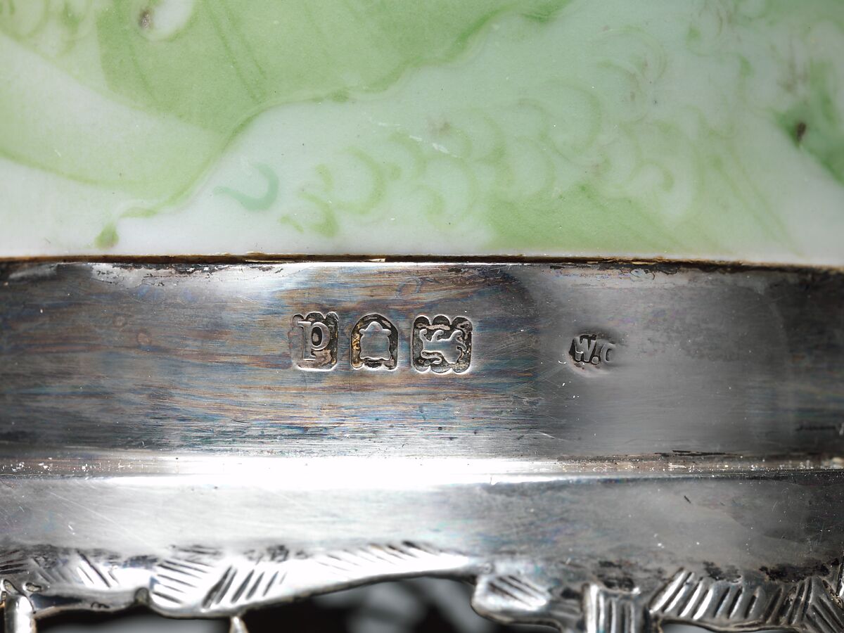 Vase with Carps in Waves, Makuzu Kōzan I (Miyagawa Toranosuke) (Japanese, 1842–1916), Porcelain with metal fittings, Japan