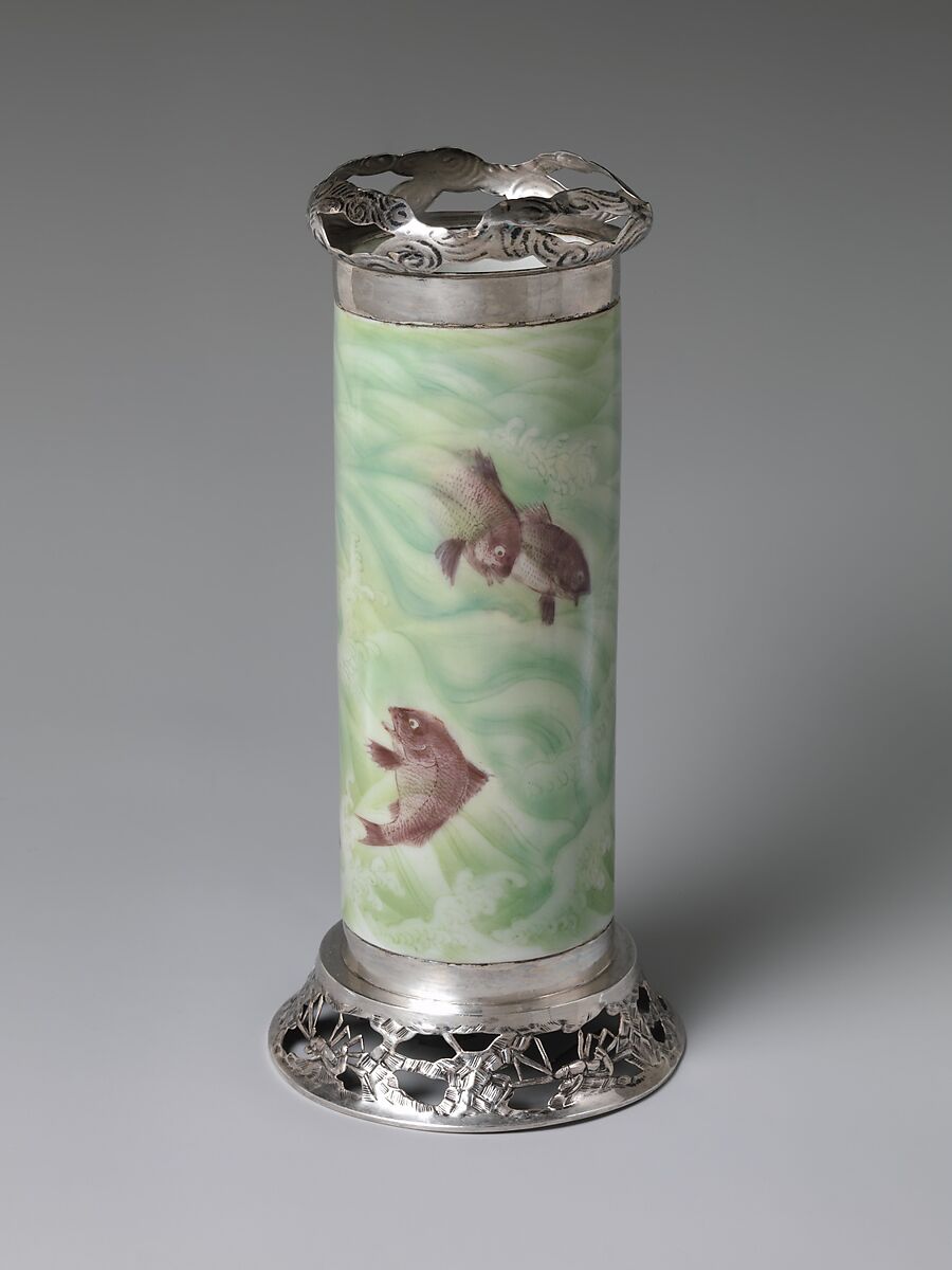 Vase with Carps in Waves, Makuzu Kōzan I (Miyagawa Toranosuke) (Japanese, 1842–1916), Porcelain with metal fittings, Japan 