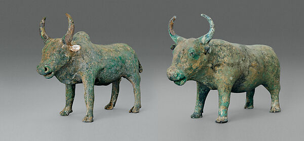 Pair of Standing Bovines, Bronze, China 