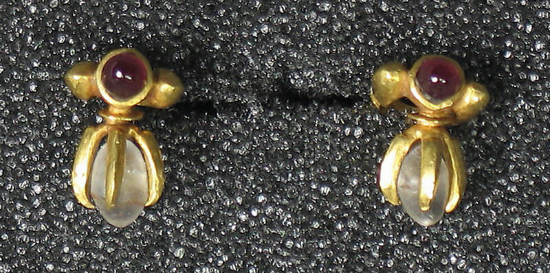 Pair of Ear ornaments, Ruby and Crystal, Gold, Indonesia (Central Java) 