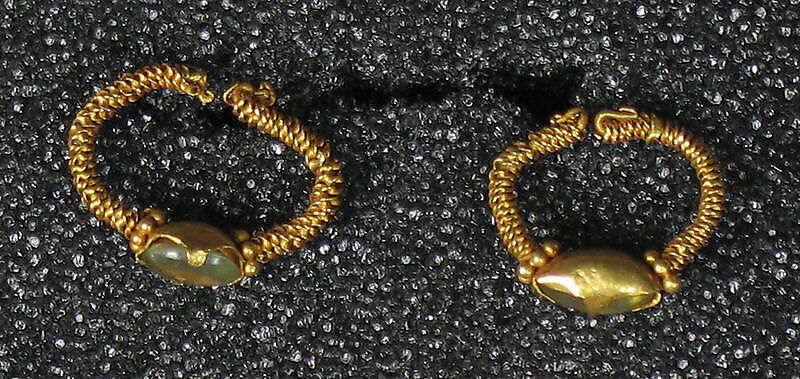 Pair of Earrings, Gold, Indonesia (Central Java) 