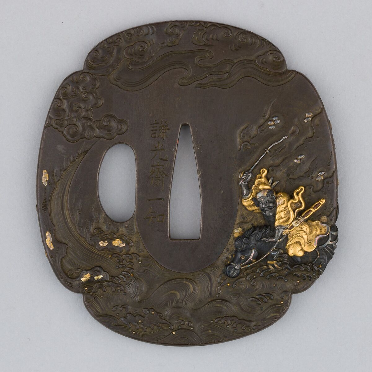 Sword Guard (Tsuba), Copper-silver alloy (shibuichi), gold, copper-gold alloy (shakudō), copper, Japanese 