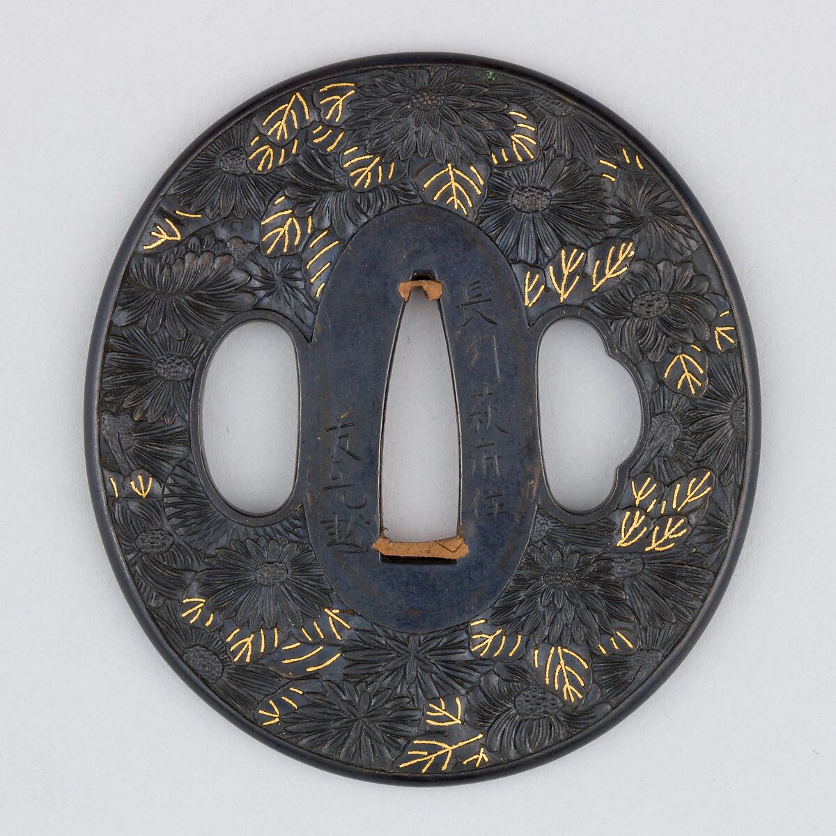 Sword Guard (Tsuba), Copper-gold alloy (shakudō), gold, copper, Japanese 