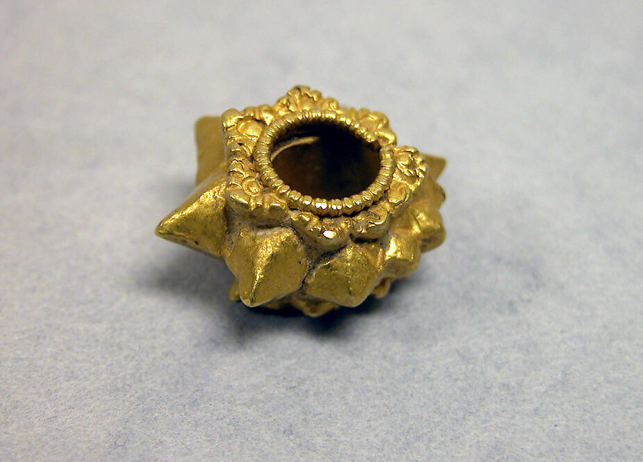 Earring with Star and Granules, Gold, Indonesia (Central Java) 