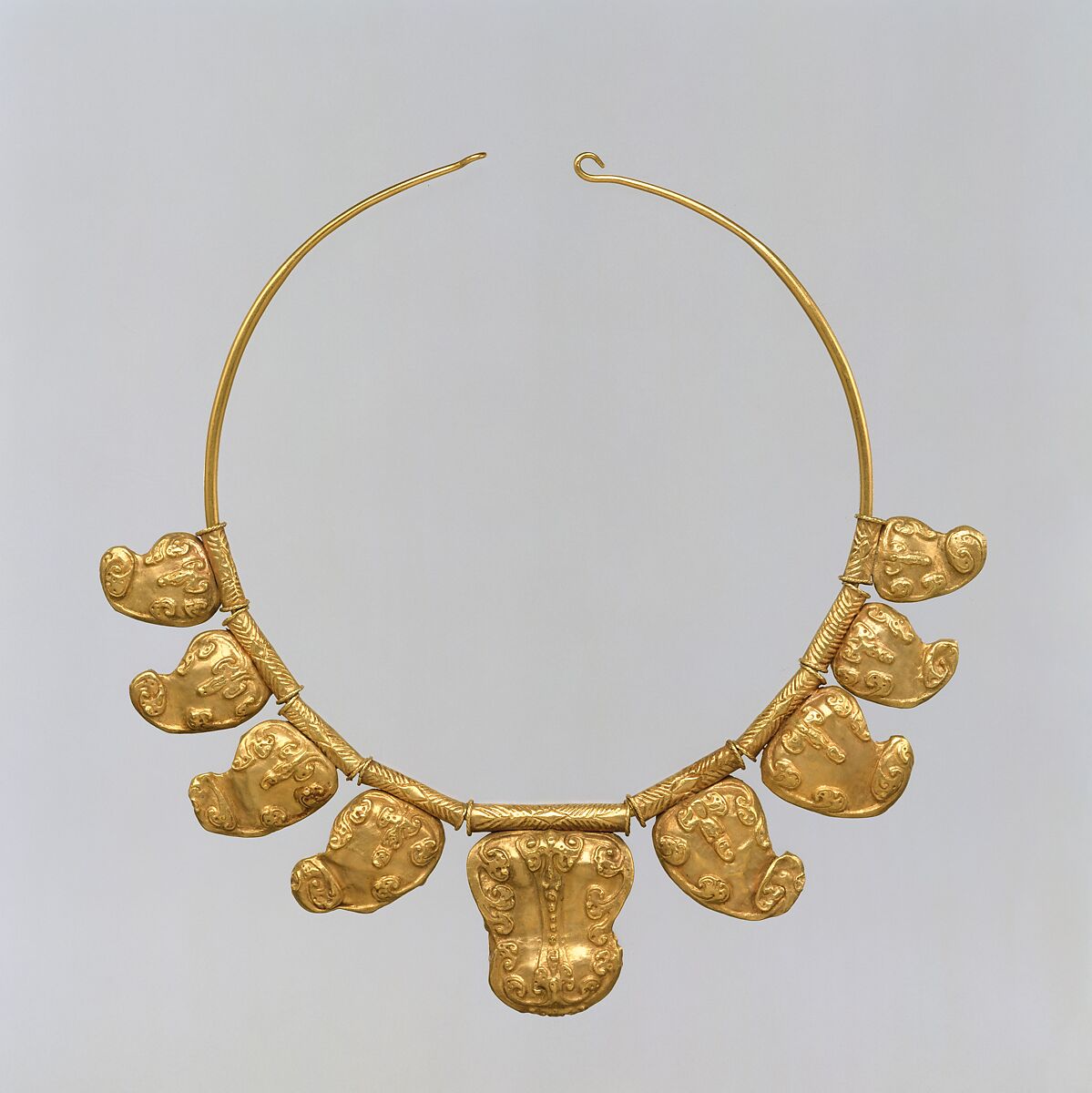 Tiger's Claw Necklace, Gold, repoussé, Indonesia (Central Java) 
