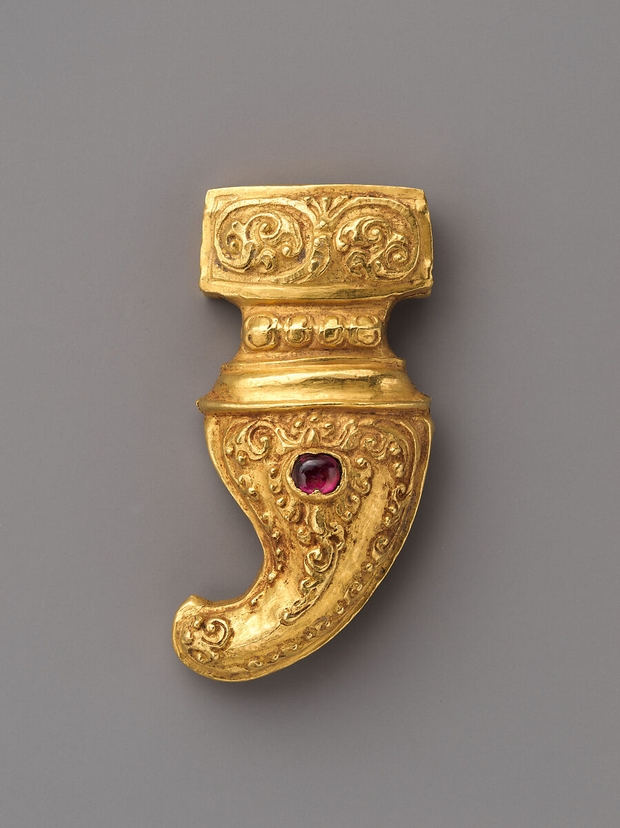 Tiger Claw Pendant with Red Stone, Gold, Indonesia (Central Java) 