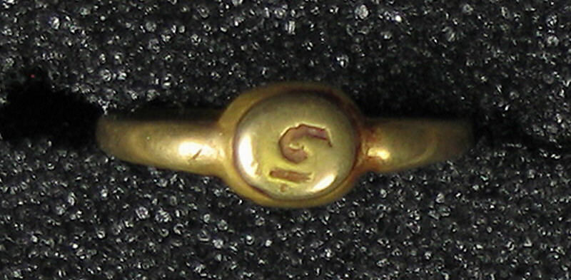Ring with Notched Circle, Gold, solid cast, Indonesia (Central Java) 