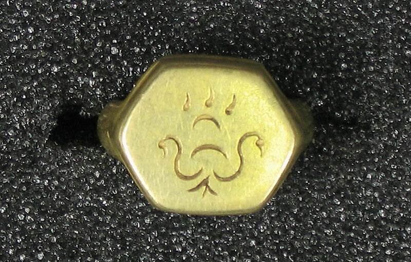 Ring with Hexagonal Bezel and Calligraphy, Gold, cast, Indonesia (Central Java) 