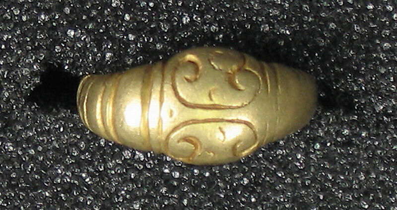 Ring with Incised C-Scrolls, Gold, Indonesia (Central Java) 