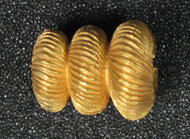 Earring, Smaller Hatched Loops, Gold, Indonesia (Central Java) 