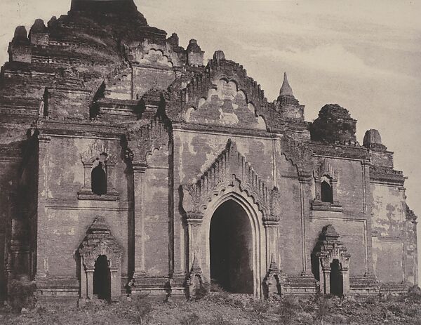 Pugahm Myo: East facade of Damayangyee Pagoda, Linnaeus Tripe (British, Devonport (Plymouth Dock) 1822–1902 Devonport) 