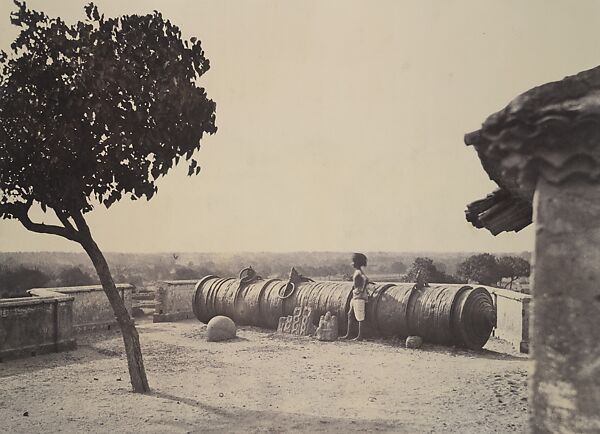 Tanjore: Wrought Iron Gun on a Cavalier in the Fort, Linnaeus Tripe (British, Devonport (Plymouth Dock) 1822–1902 Devonport) 