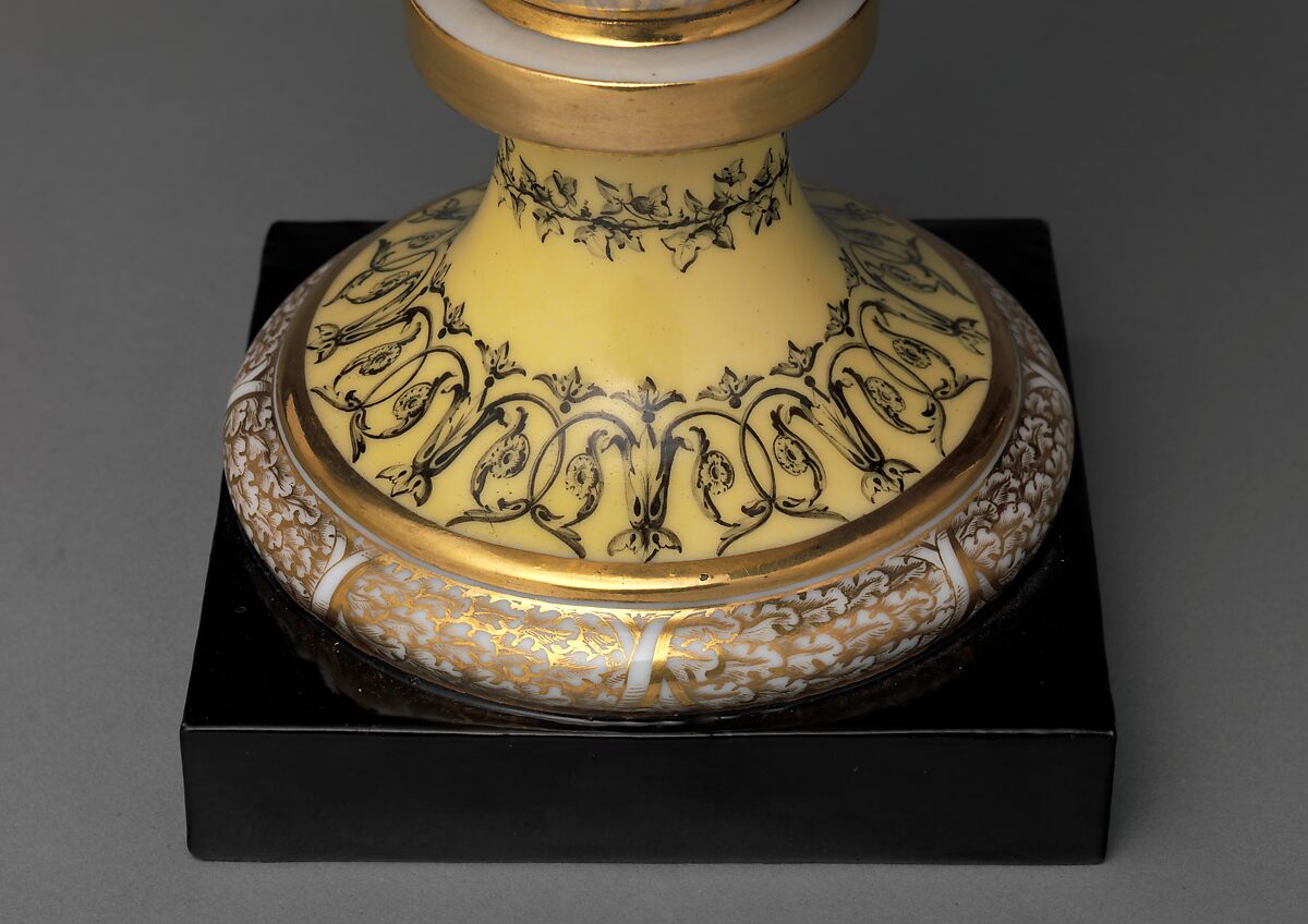 Vase with scenes of storm on land, Dihl et Guérhard (French, 1781–ca. 1824) (Manufacture de Monsieur Le Duc d’Angoulême, until 1789), Hard-paste porcelain decorated in polychrome enamels, gold, French, Paris
