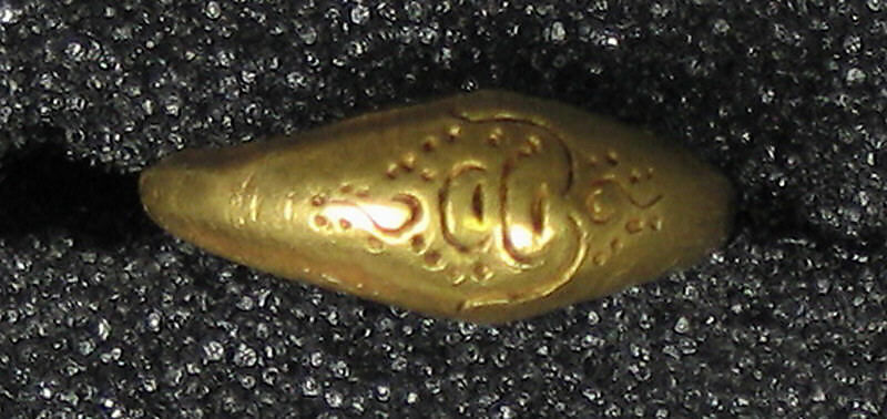 Hollow Ring, Foliate and Oval, Gold, Indonesia (East Java) 