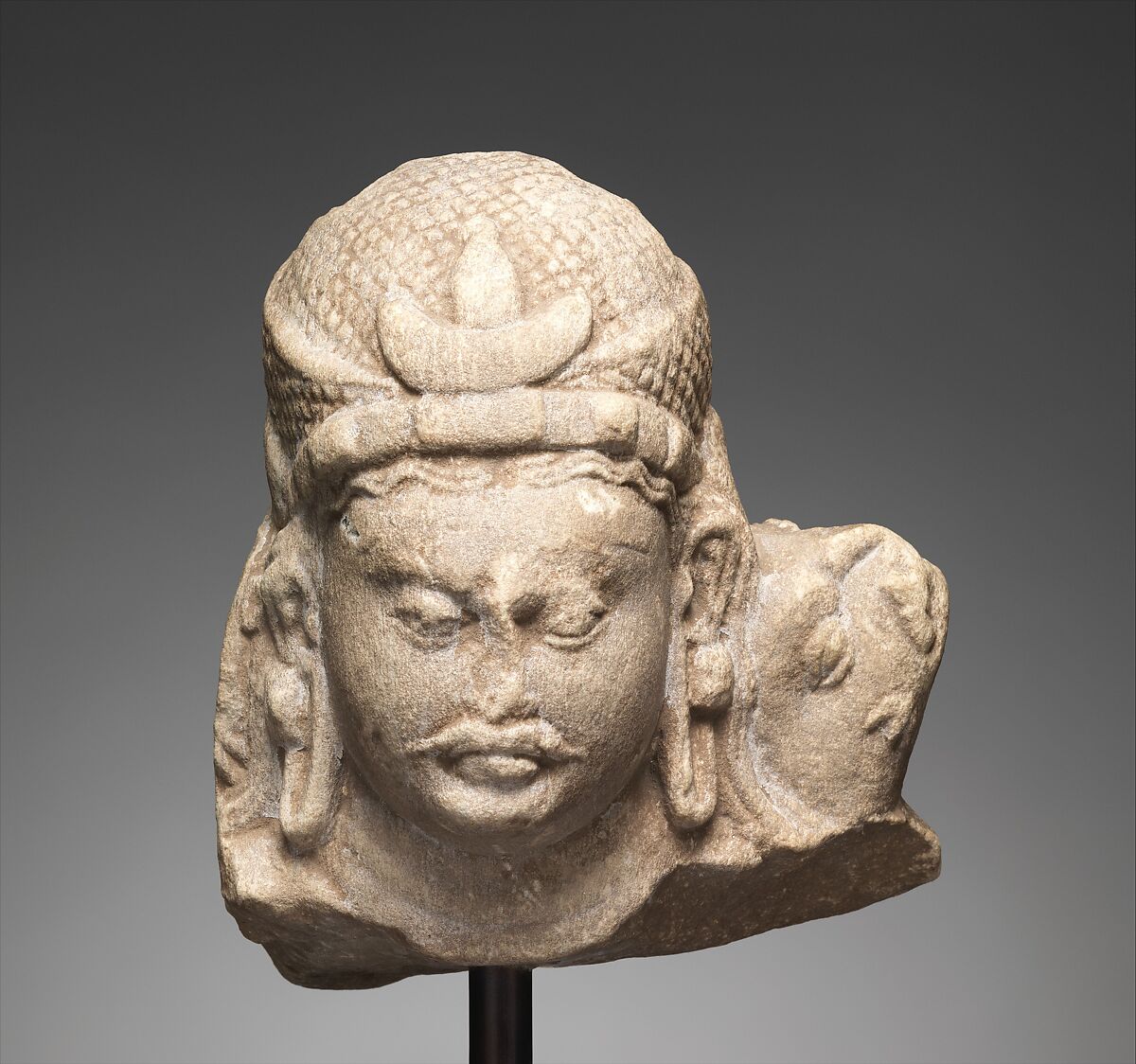 Head of Vaitunkta Vishnu, Stone, probably chlorite, Northern Pakistan (Brahmanical post-Gupta) 