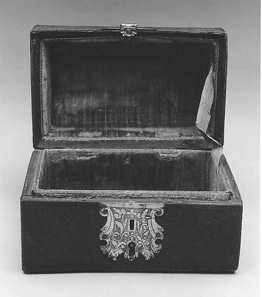 Filigree Casket with Barrel Top and Ray Shagreen Box, Casket: Silver Filigree (Casket),  
Box: Wood, Fabric & Gold Fittings, covered with ray shagreen