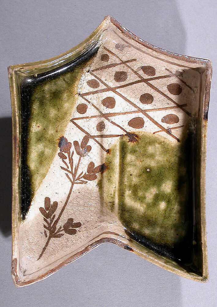 Dish in the Shape of an Arrow's Fletching, Stoneware with underglaze iron brown and copper-green glaze (Mino ware, Oribe type), Japan