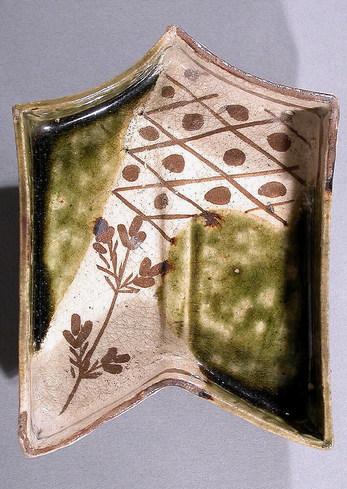 Dish in the Shape of an Arrow's Fletching, Stoneware with underglaze iron brown and copper-green glaze (Mino ware, Oribe type), Japan 