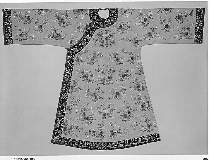 Woman's Informal Robe with Pattern of Begonias, Silk tapestry (kesi), China 
